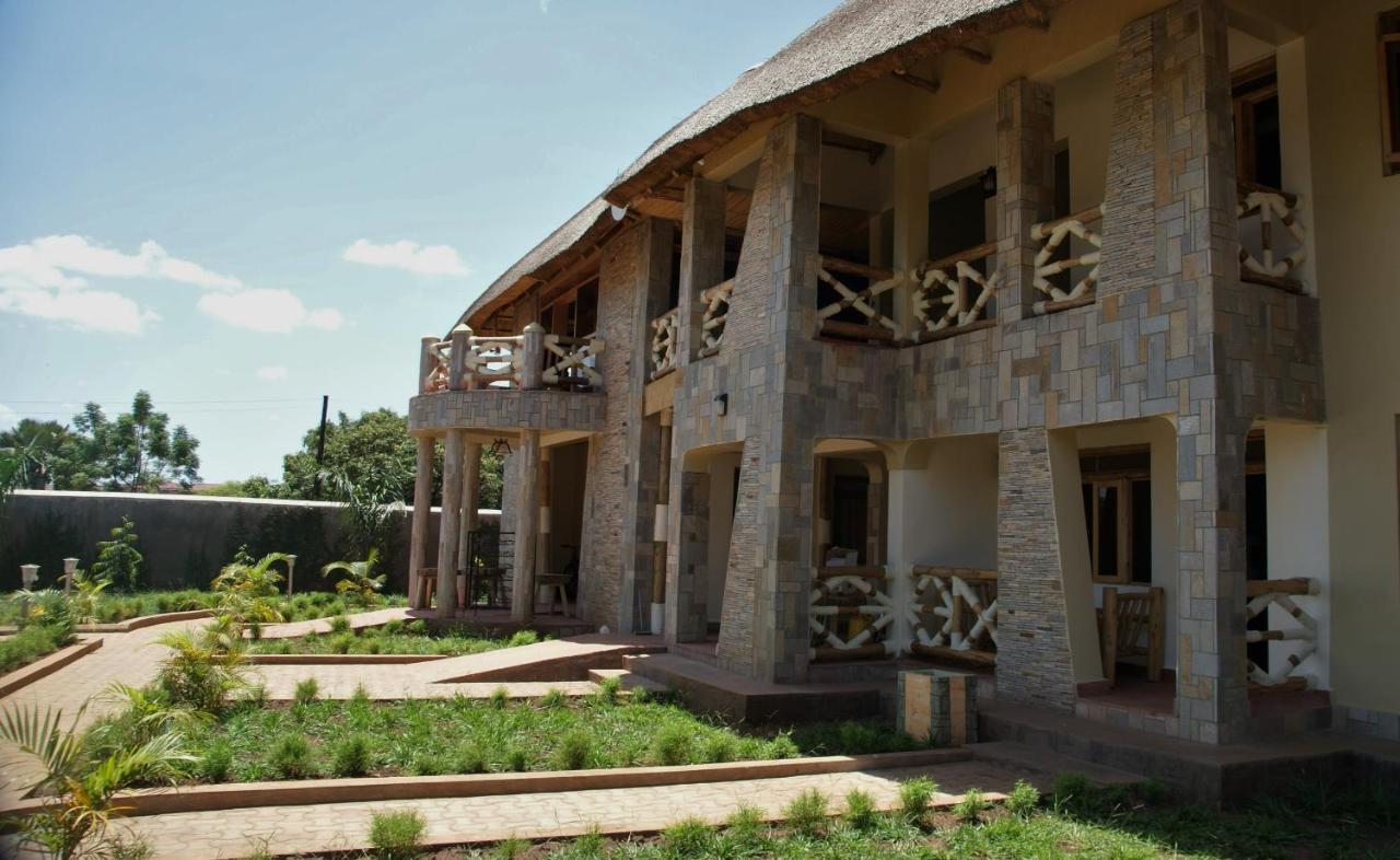 Baker'S Fort Hotel Gulu Екстериор снимка